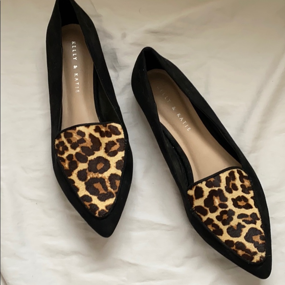 Kelly & Katie Leopard/Black pointed toe loafers 9